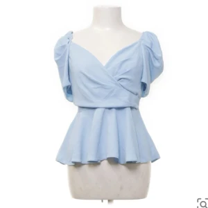 Blå blus  - Super söt blus!!! Sitter jätte fint på💓