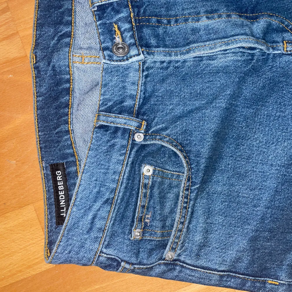 Väldigt fina J.Lindberg jeans. Ser ut som nya. Nästan oanvända. Nypris runt 1500kr. Jeans & Byxor.