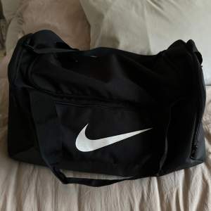 Brasilia duff Nike träningsbag, bra skick och får plats med mycket