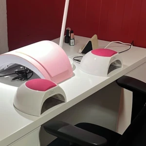 Uv/led lampa - Säljer då två uv/led lampor då jag har köpt nya. Använt i nästan 3 år men funkar fortfarande super bra! Säljer för 350 kr st och ny pris på dessa ligger på 999kr