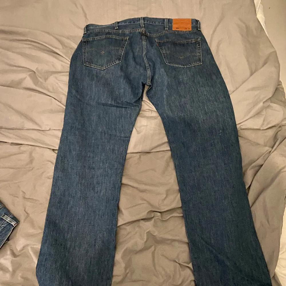 Ett par Levis jeans 501 i storlek 38x32. Jeans & Byxor.