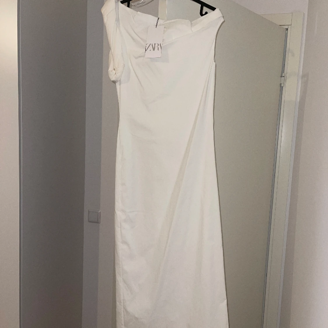 Vit klänning från Zara - 90