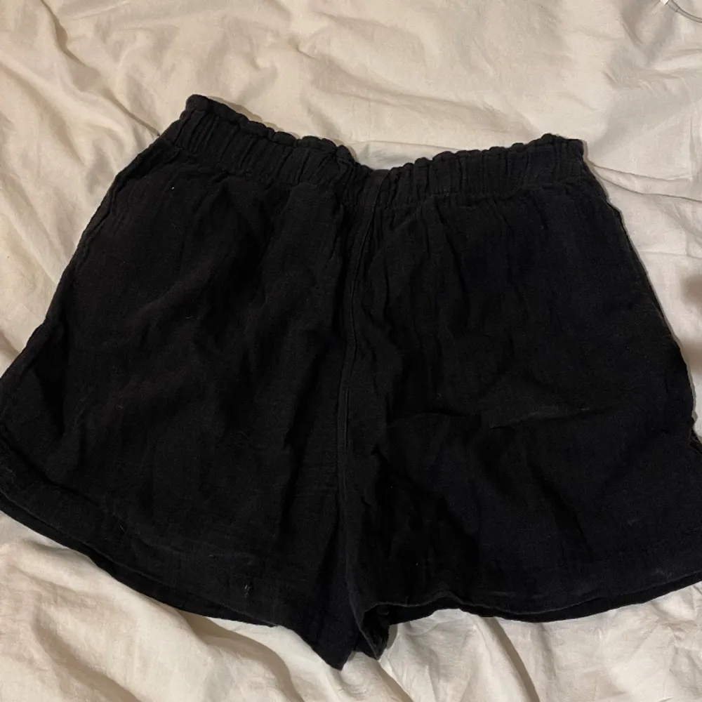 säljer dessa sjukt sköna och fina Linnen shortsen i stlk S. Knappt använda.. Shorts.