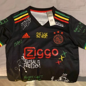 Bob marley ajax special edition - Helt ny med tag kvar. Storlek ”S”. Riktigt cool tröja.