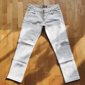 Gräddvita jeans. I väldigt fint skick