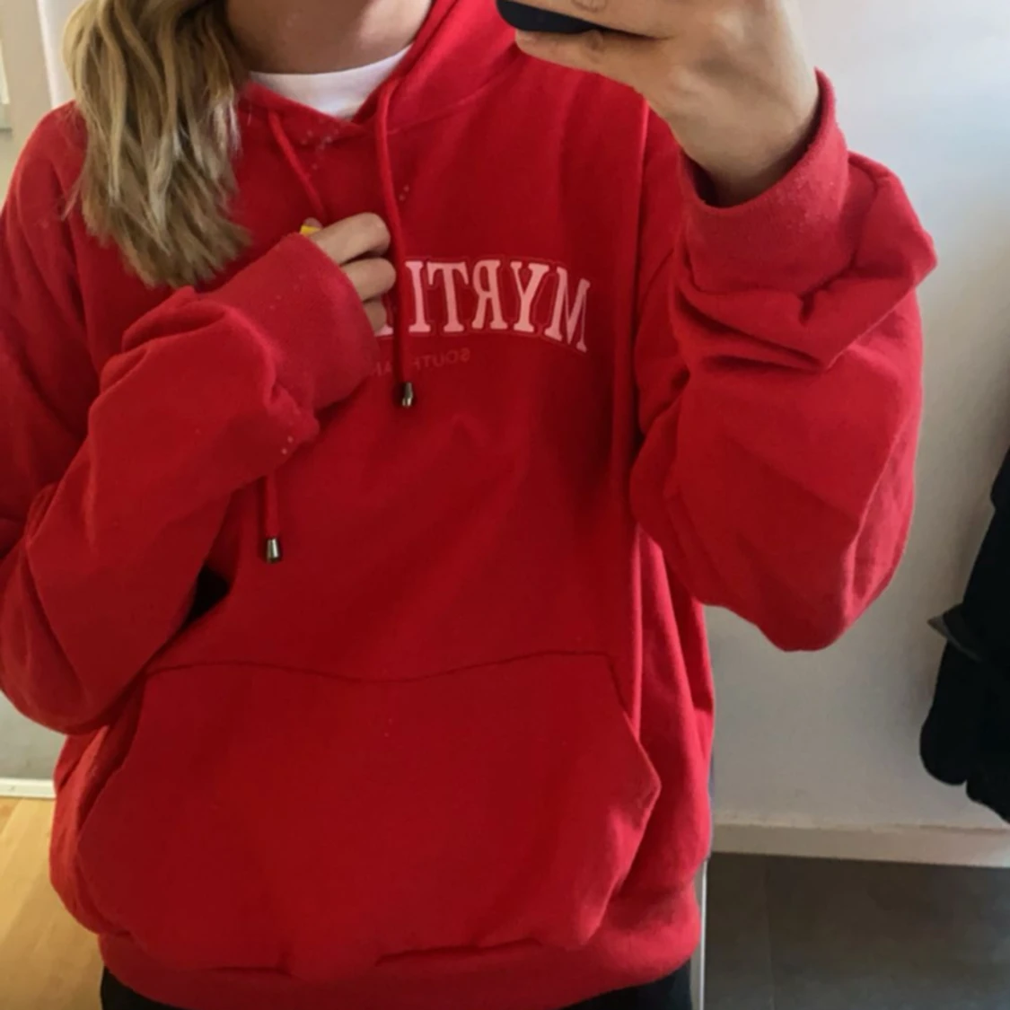 Röd hoodie