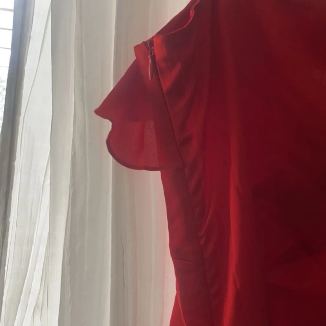 Röd volangklänning - 91