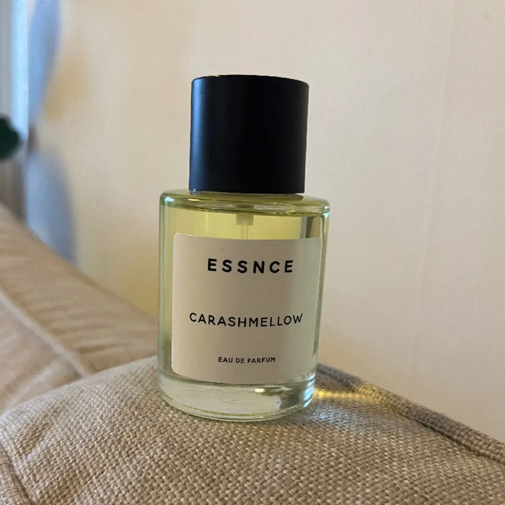Säljer den slutsålda Essnce carashmellow parfymen då den inte riktigt föll mig i smaken. Endast testad! . Övrigt.