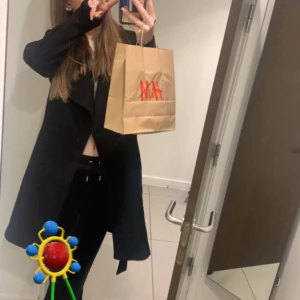 Kappa - säljer denna jättefina kappan pågrund av att den inte används längre. Storlek Xs men passar S också! Skriv om du vill ha fler bilder!💕