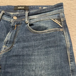 Replay jeans - Jeans i topp skick, blåa casual jeans. DM ifall ni har fler frågor👍 Nypris 1000kr