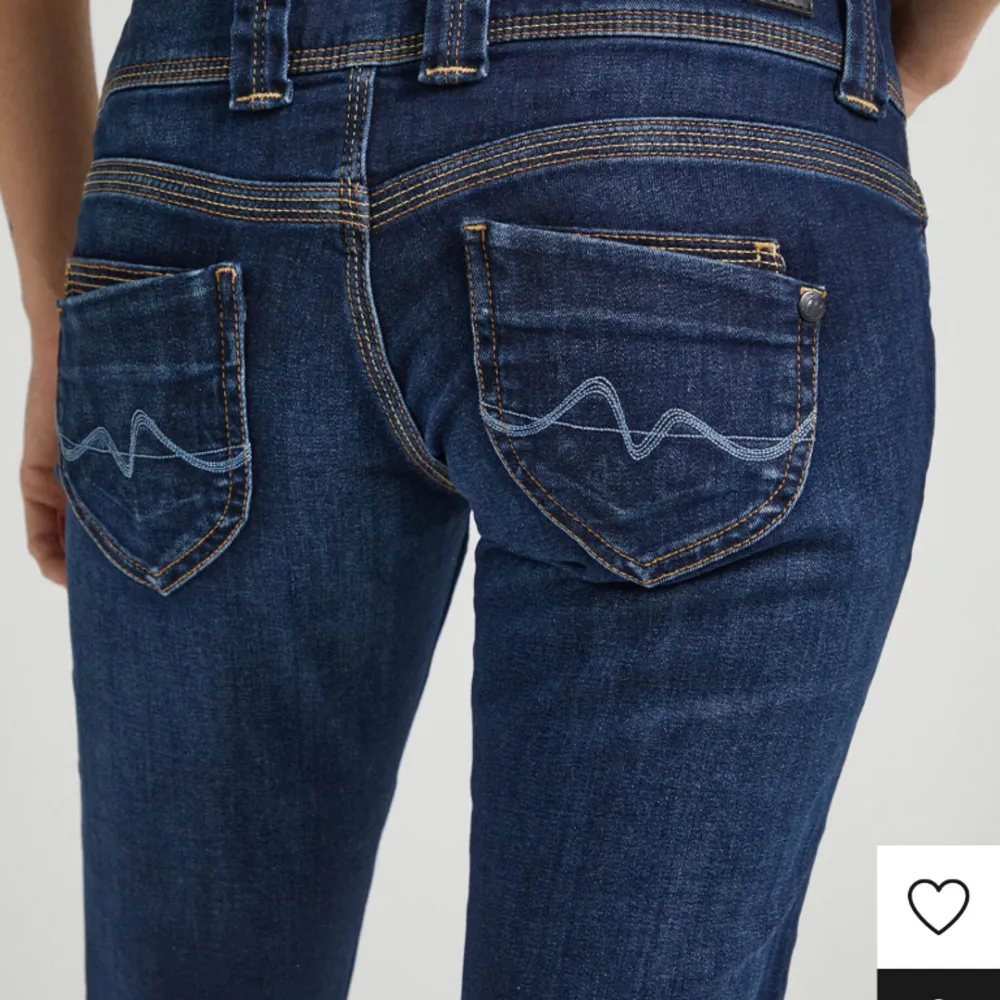 Lågmidjade jeans från pepe jeans i modellen Venus, passar mig i längd som är 163. nästan helt oanvända. Nypris 999kr🌸. Jeans & Byxor.