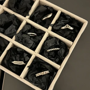 Ringar i rostfritt stål  - Begagnad uppiffade ringar i väldigt fint skick!