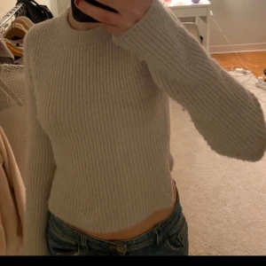 Tjocktröja  - Säljer denna jätte fina tajta tjocktröjan eftersom att den inte kommer till så mycket användning!💓