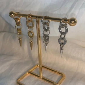 Örhängen - En guld för 99kr Modell 099