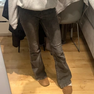 Jeans - Jättefina jeans från hm! Säljer då dem inte kommer till användning💗