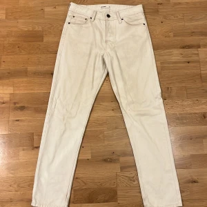 Jeans - Säljer nu dessa skit snygga jeansen som passar bra i sommar. 9/10, nypris 600kr 
