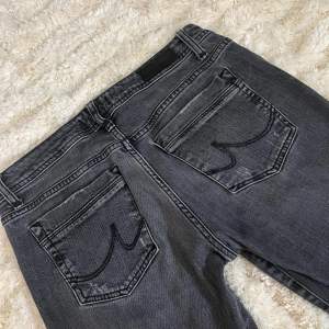 Svin snygga jeans från Ltb de kommer tyvärr inte till andvändning då de är för korta💞
