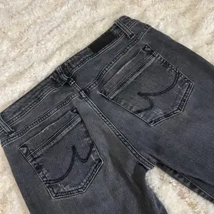 Svin snygga jeans från Ltb de kommer tyvärr inte till andvändning då de är för korta💞