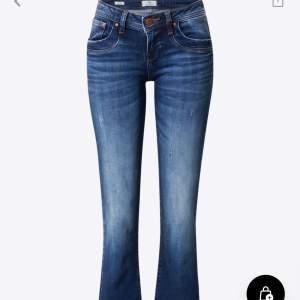 Säljer dessa snygga jeans från ltb i modellen valerie. Storlek 26/30💕