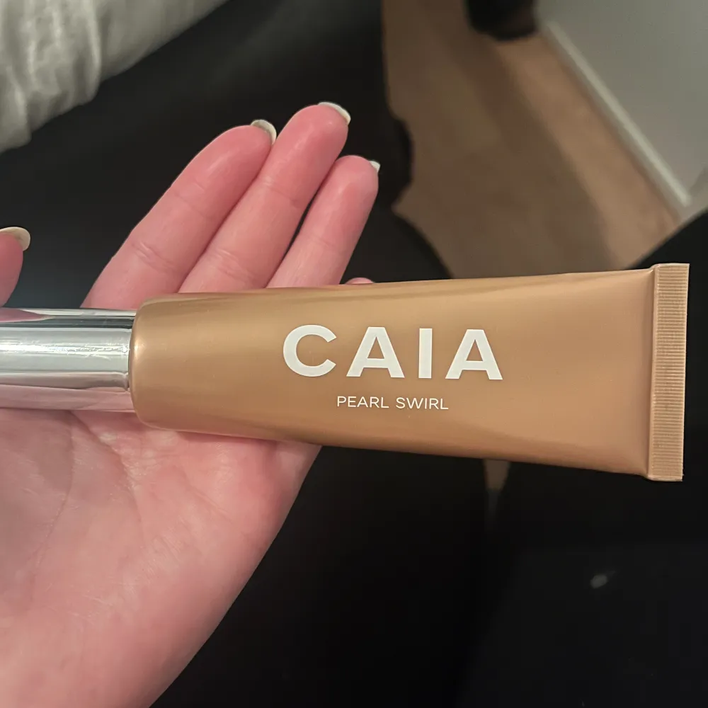 Caias Liquid highlighter i färger pearl swirl, väldigt fin highlighter. Är enbart testad på handen. Övrigt.