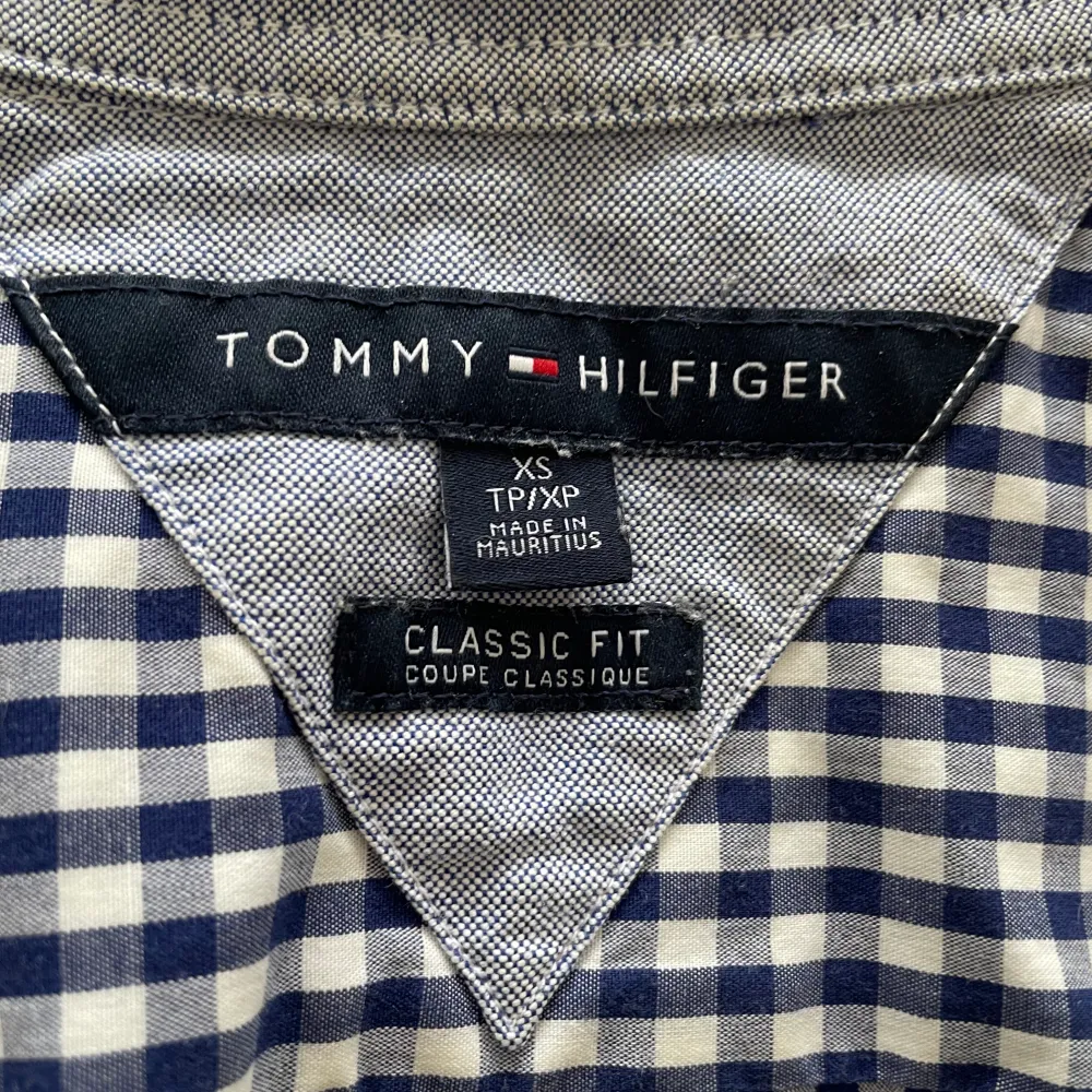 Mönstrad Tommy Hilfiger skjorta i bra skick. Storlek S.. Paidat.
