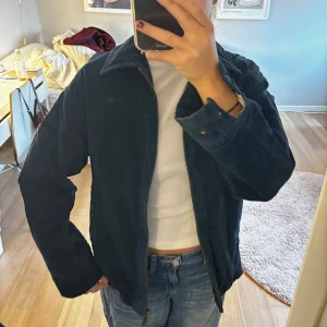 Manchester jacka - Köpt vintage. Aldrig använd. Fint skick. Sitter som en bomberjacka