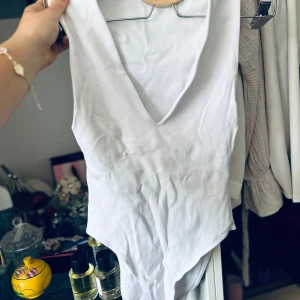 Zara body  - Sorlek s  Har legat i en låda därav att den är skrynklig 