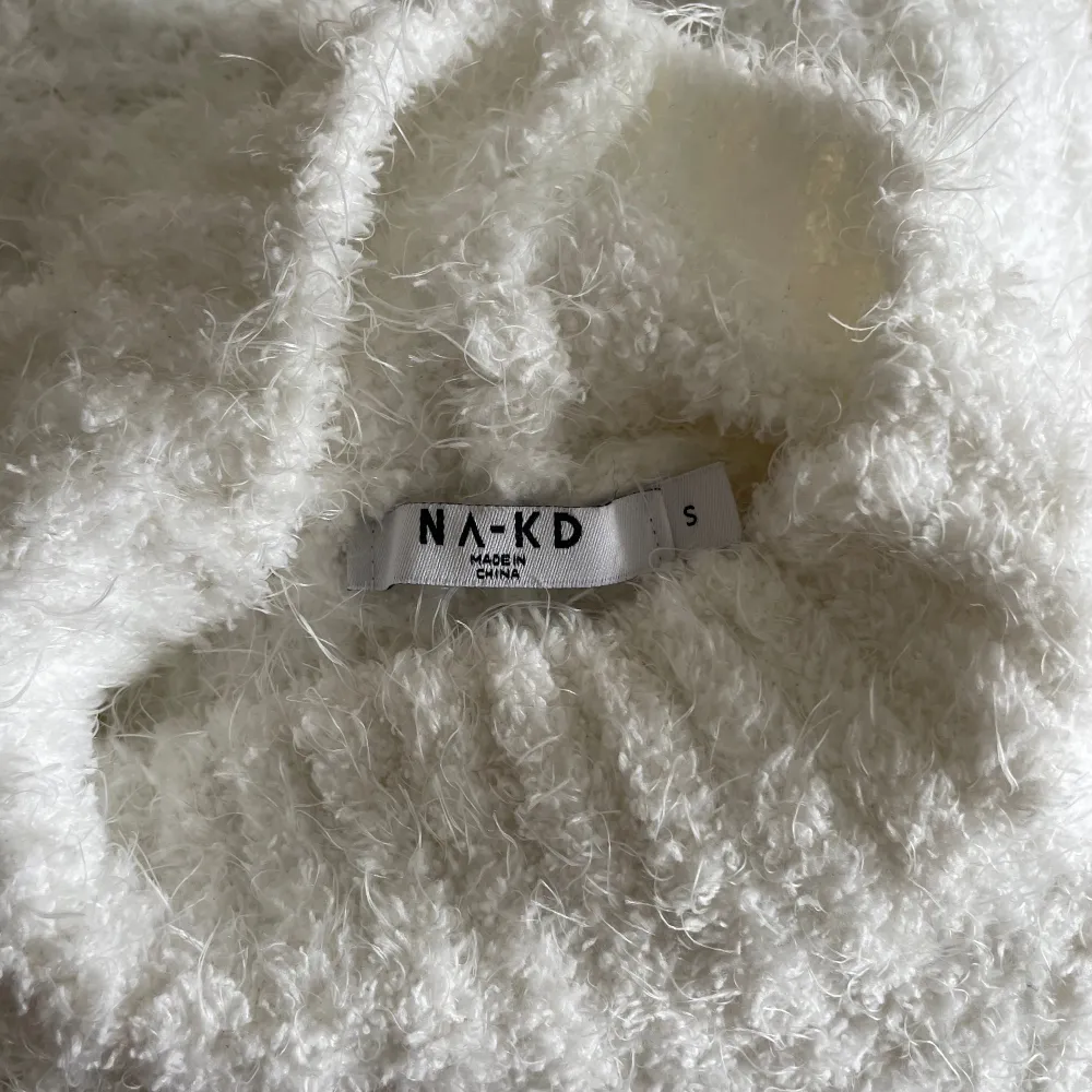 Storlek S (croppad tröja) från NAKD. Nyskick🤍Jättemjuk och skön.. Tröjor & Koftor.