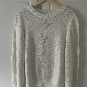 Stickad tröja - Stickad tröja från vila som också är knappt använd!! 