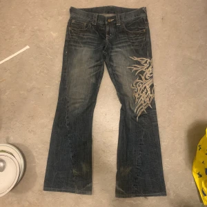 Tornado mart flared jeans -  47,5 cm midja 82cm inseam 