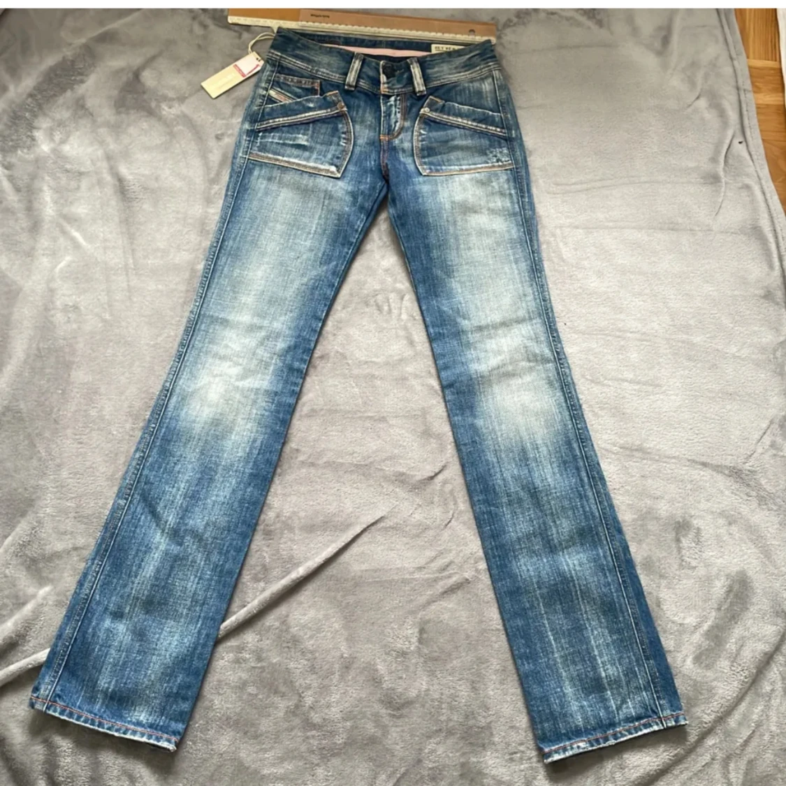 Blå lågmidjade bootcut jeans