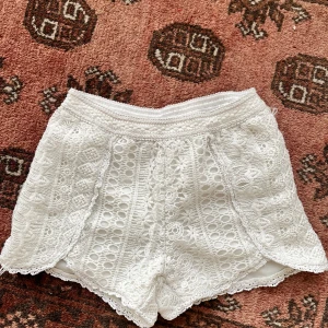 Spetts shorts  - Säljer spetts shorts som inte kommer till användning, storlek xxs/xs💘