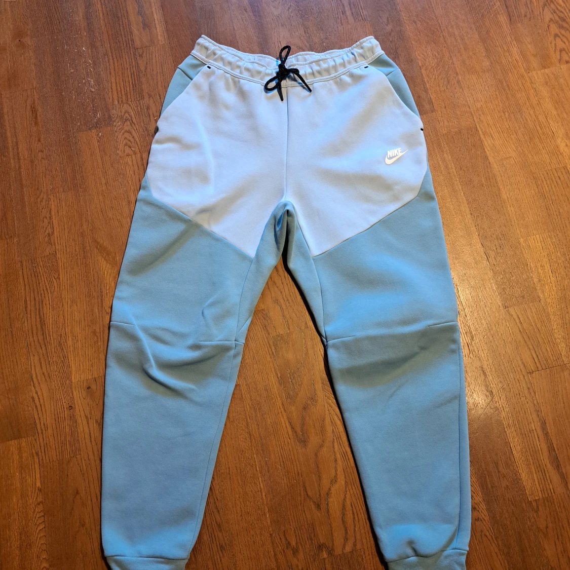 Nike tech fleece byxa ljusblå