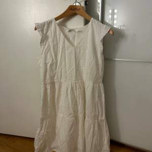 Helt ny vit student klänning med lappen kvar