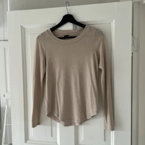 Beige tröja - beige tröja i st. Xs 