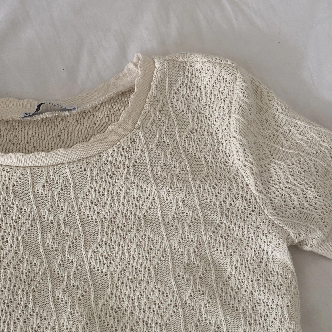 Vit mönstrad kortärmad tröja  - 90