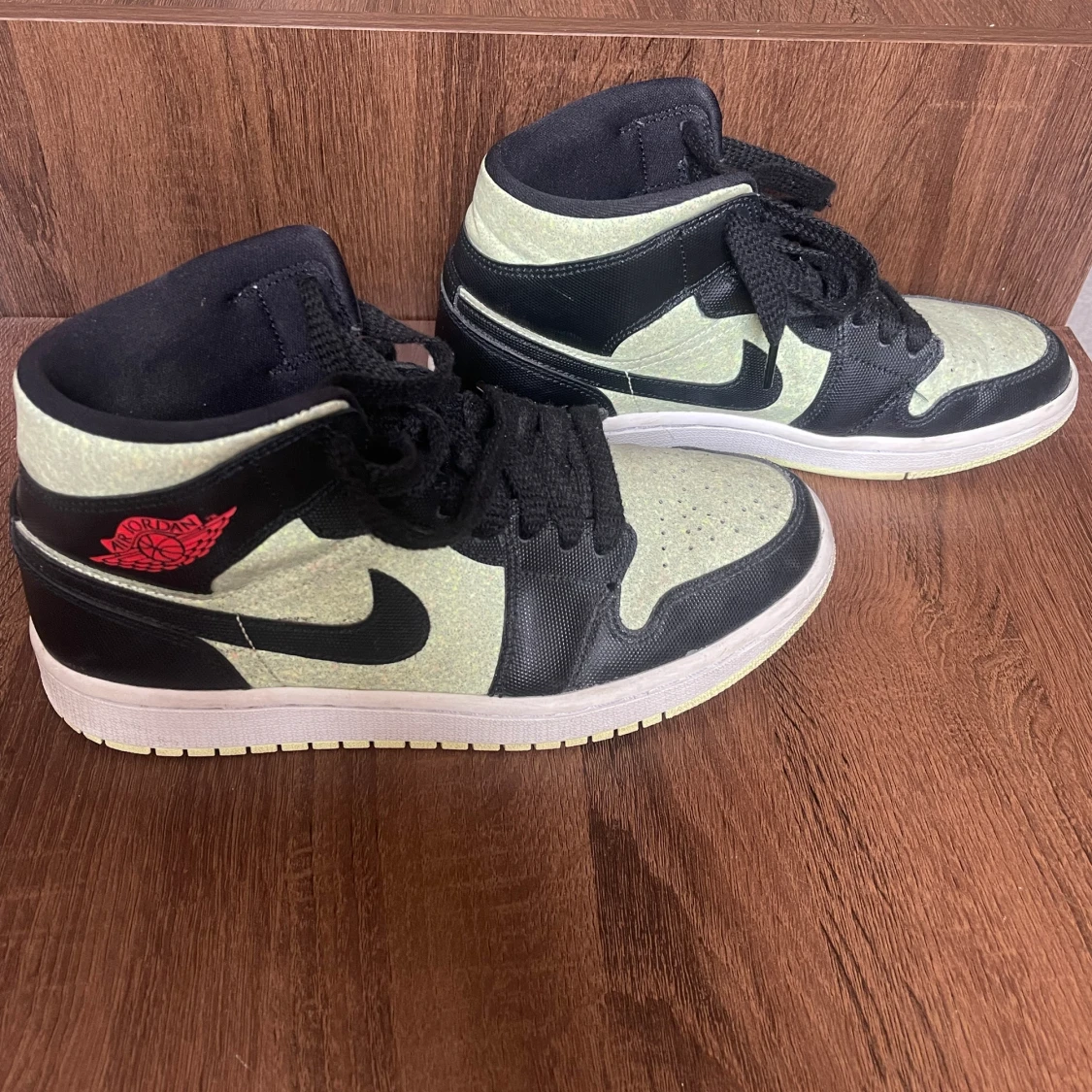 Air Jordan mids - 90