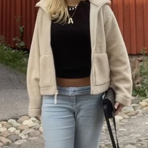 Trendig teddy jacka - Fin teddy jacka från hm❤️ första bilden är lånad❤️