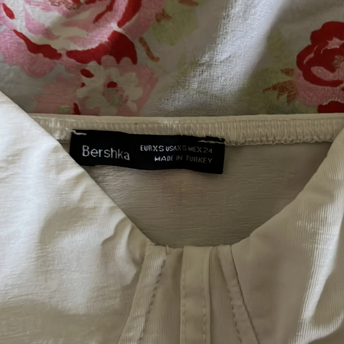 Vit topp/tröja från Bershka  - 91