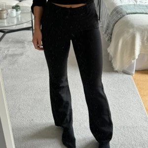 Bikbok kostymbyxor  - Säljer då jag tycker de är för små för mig. Passar någon som är 165 eller kortare 🩷 Använda men fint skick!