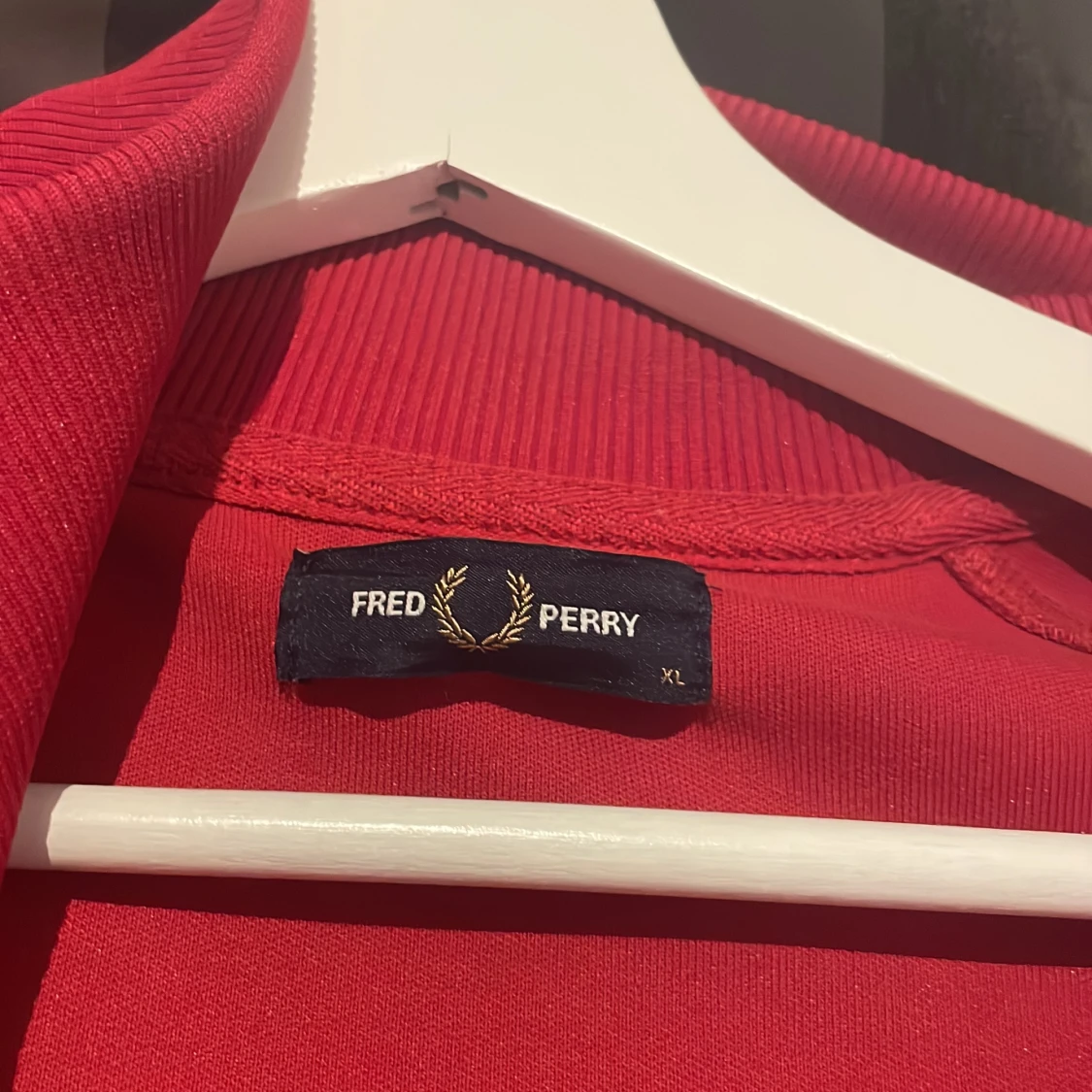 Säljer denna Fred Perry track tröja.  - 90