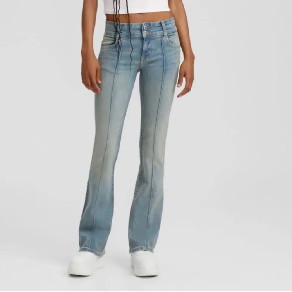 Jättefina jeans som inte kommer till någon användning, skriv vid frågor 🥰. Jeans & Byxor.
