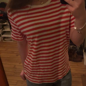 Randig tshirt - Röd och vit randig t-shirt❤️ somrig och härlig