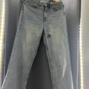 Blå jeans wide - Använda med något märke annars i jättebra skick.