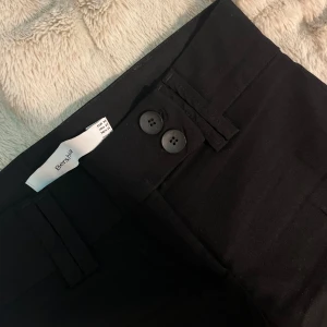Kostymbyxor  - Kostymbyxor från bershka, knappt använda! Strl 34