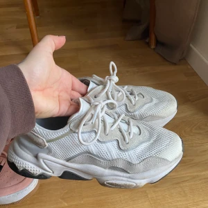 Adidas ozweego - Fint skick och sparsamt använda.