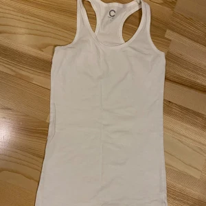 Linne strl s  - Säljes i begagnat skick.  Kolla in mina andra annonser för samfrakt!