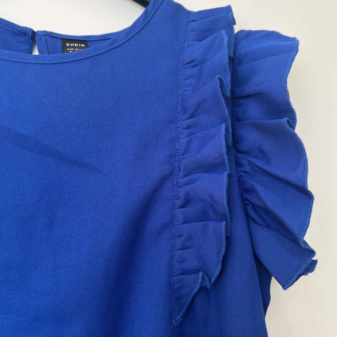 blå topp med volang - 91