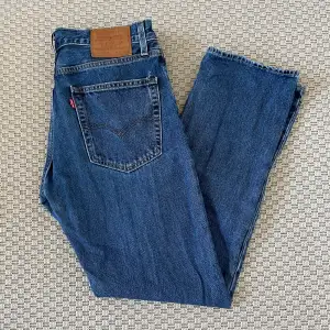 Tjena! Säljer nu dessa schyssta jeans Levis i modellen ”551z” | Skick 9/10, nästan nyskick och sparsamt använda | kom privat för fler bilder eller frågor 🙌