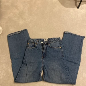 Snygga jeans - Snygga jeans i väldigt bra skick! Storlek S men passar M lika bra❤️